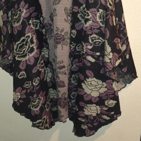 Floral Le Musa Shrug/Pancho Open Front Sweatshirt Winter OS - Picture 3 of 5
